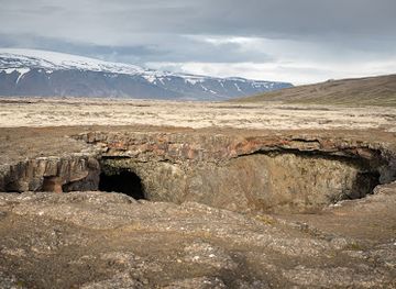 iceland/the-highlands/attraction/surtshellir