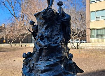 canada/golden-horseshoe/attraction/peter-pan-statue