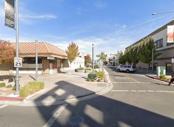 california/fresno/attraction/ostrich-statue-fountain