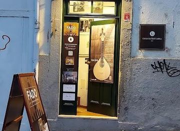 portugal/porto/attraction/house-of-guitars