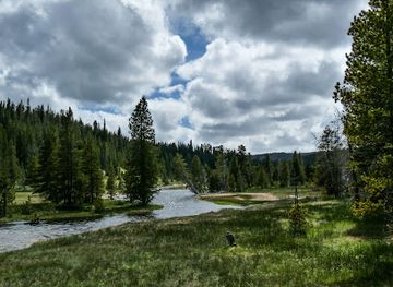 wyoming/bridger-teton-national-forest/attraction/lone-star-geyser