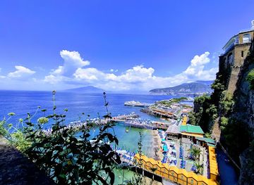 italy/sorrento/attraction/spectacular-view-and-stairway-to-beach