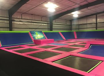alabama/tuscaloosa-national-forest/attraction/upsurge-trampoline-park