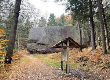 new-hampshire/great-north-woods/attraction/madison-boulder-natural-area
