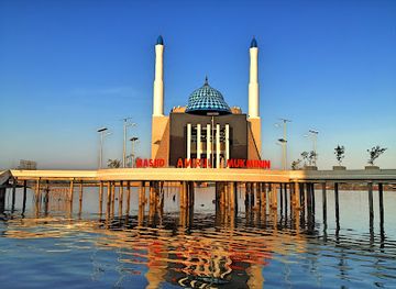 indonesia/makassar/attraction/masjid-amirul-mukminin-masjid-terapung