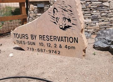 colorado/monument/attraction/colorado-wolf-and-wildlife-center