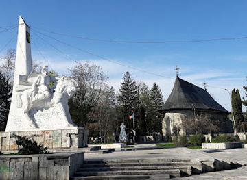 romania/bucovina/attraction/equestrian-statue-of-bogdan-i