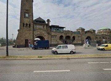 germany/hamburg/attraction/bei-den-st-pauli-landungsbrucken-1