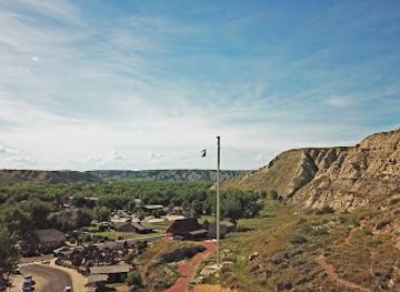 north-dakota/maah-daah-hey-trail/attraction/manitou-point-to-point-zipline