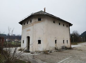 bosnia-and-herzegovina/central-bosnia-canton/attraction/zgrada-bunkera