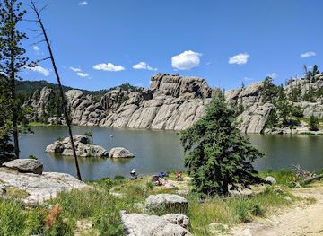south-dakota/black-elk-peak/attraction/sylvan-lake-shore-trailhead