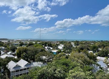 florida/key-west/attraction/key-west-lighthouse-sunset-experience