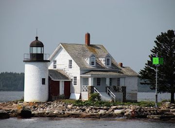 maine/washington-county/attraction/blue-hill-bay-lighthouse