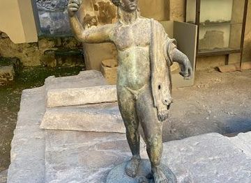italy/herculaneum/attraction/college-of-the-augustales-herculaneum
