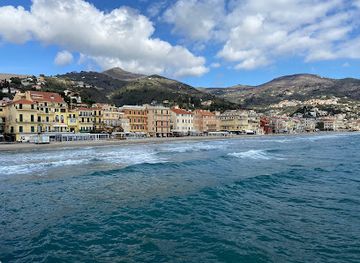 italy/italian-riviera/attraction/molo-di-alassio-pontile-mario-bestoso