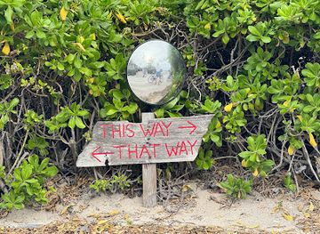 the-bahamas/abaco-islands/attraction/this-way-that-way-sign