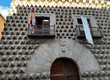 spain/segovia/attraction/casa-de-los-picos