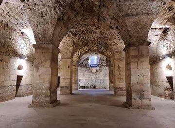 croatia/hvar/attraction/diocletian-s-cellars