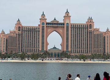 united-arab-emirates/palm-jumeirah/attraction/palm-jumeirah-walk-way