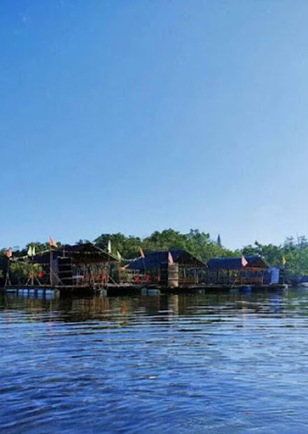 Elly's Floating Cottage