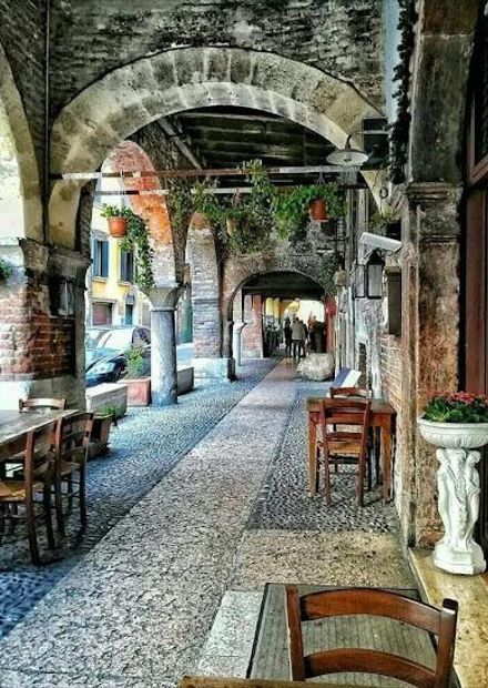 Via Sottoriva