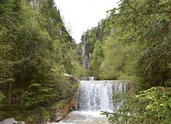 slovenia/kranjska-gora/attraction/martuljek-lower-waterfall
