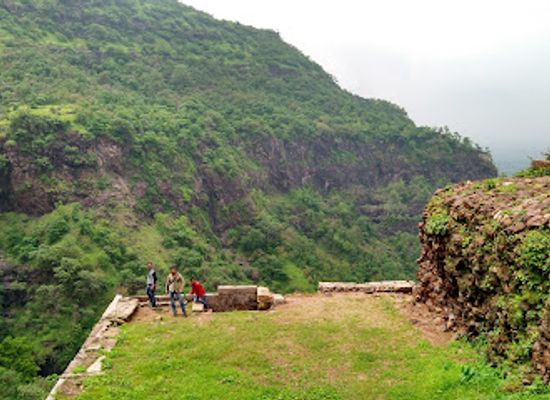india/west-india/attraction/khuniya-mahadev-waterfall
