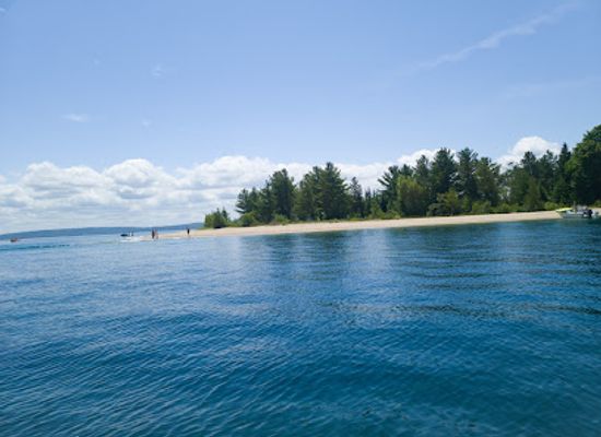 michigan/harbor-springs/attraction/stafford-s-pointer-boat