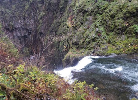 oregon/hood-river-county/attraction/skoonichuk-falls