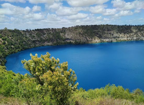 australia/limestone-coast/attraction/blue-lake-warwar