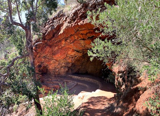 australia/north-east-south-australia/attraction/giant-s-cave