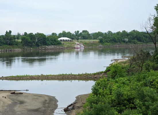 south-dakota/missouri-river/attraction/lewis-and-clark-national-historic-trail-headquarters-and-visitor-center