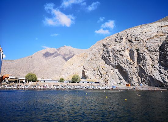 greece/santorini/perissa/attraction/perissa-beach
