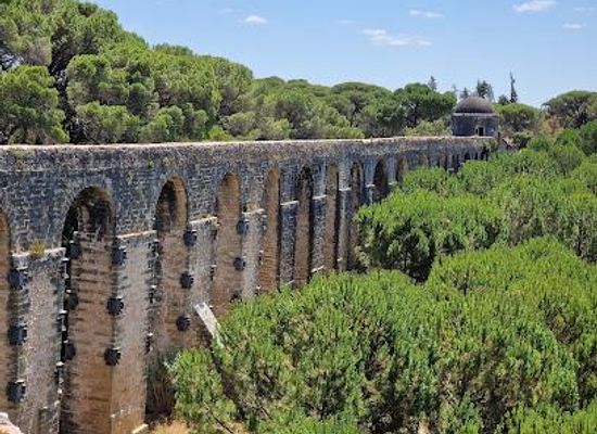 portugal/tomar/attraction/aqueduto-do-convento-de-cristo-troco-pegoes-altos