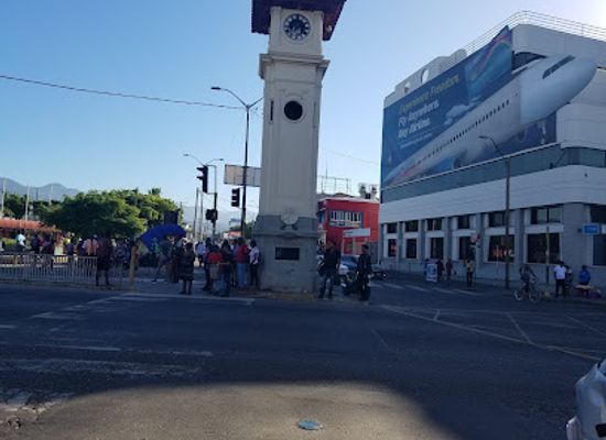 jamaica/kingston/new-kingston/attraction/half-way-tree-clock