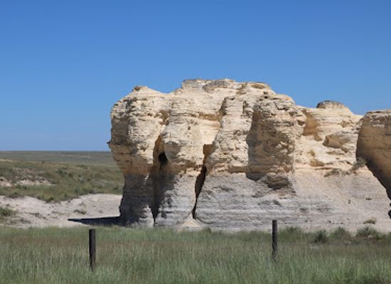 kansas/monument-rocks/attraction/little-pyramids