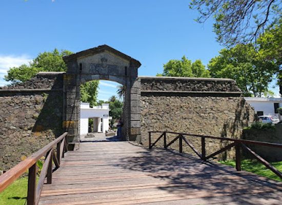 uruguay/colonia-del-sacramento/attraction/muralla-ciudad-vieja-colonia-del-sacramento