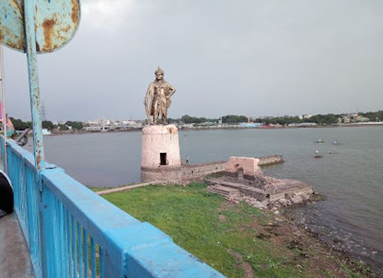 india/east-india/attraction/raja-bhoj-statue
