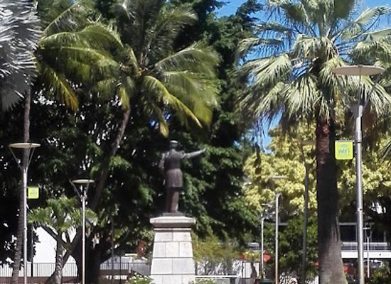 new-caledonia/baie-des-citrons/attraction/statue-of-jean-baptiste-olry