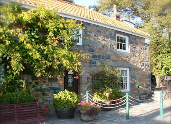 guernsey/brecqhou/attraction/national-trust-of-guernsey-folk-and-costume-museum