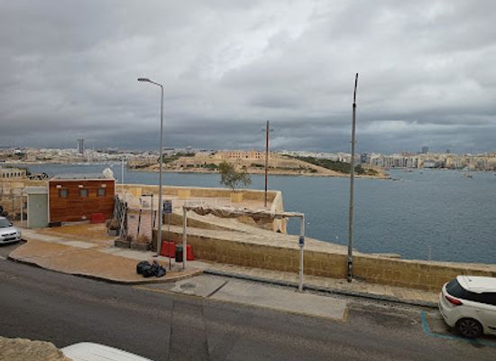 malta/marsamxett-harbour/attraction/statue-of-our-lady-of-victories