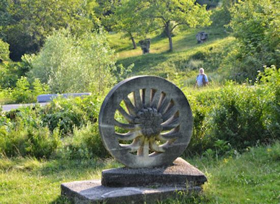 romania/buzau/attraction/magura-sculpture-camp