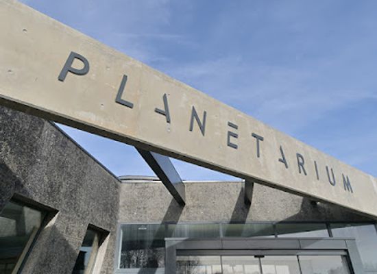 france/auvergne-volcanoes/attraction/planetarium-de-vulcania