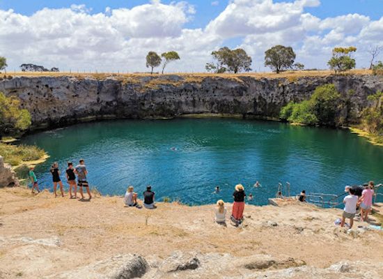 australia/limestone-coast/attraction/little-blue-lake