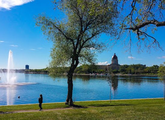 canada/regina/wascana-centre/attraction/the-honouring-tree