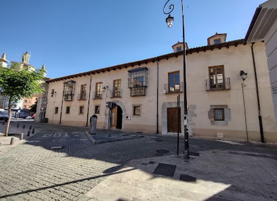 spain/castile-and-leon/attraction/centro-de-interpretacion-del-leon-romano-casona-de-puerta-castillo