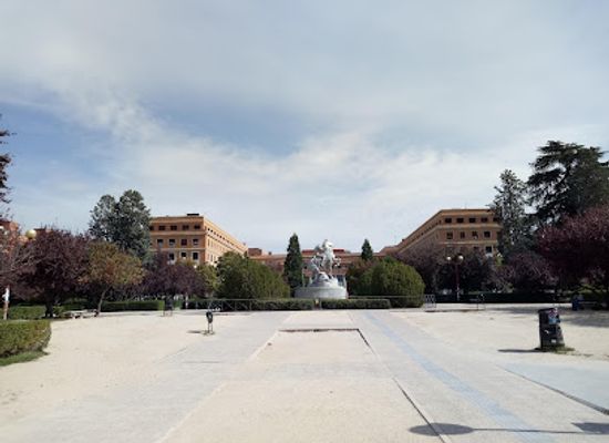 spain/madrid-community/attraction/los-portadores-de-la-antorcha