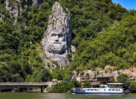 romania/drobeta-turnu-severin/attraction/rock-sculpture-of-decebalus