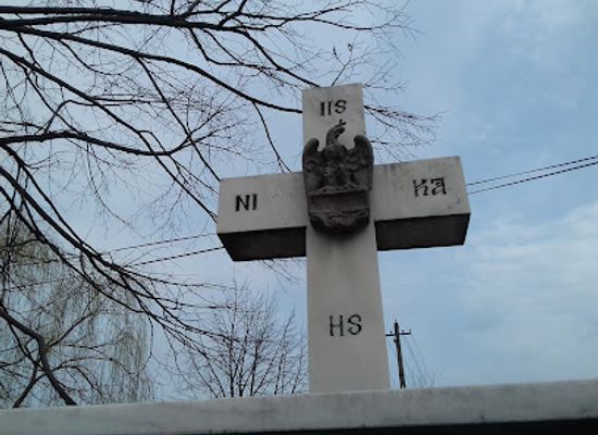 romania/targu-jiu/attraction/monumentul-eroilor-vadeni