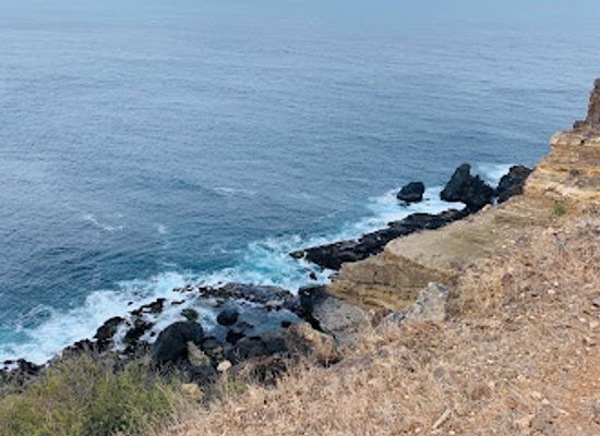 cabo-verde/praia-baixo/attraction/farol-da-ponta-preta